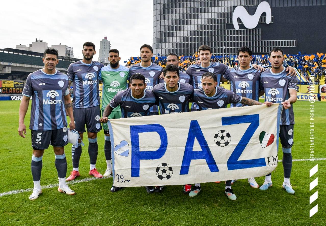 Action from the Primera Nacional match between Atlanta and Gimnasia y Tiro.